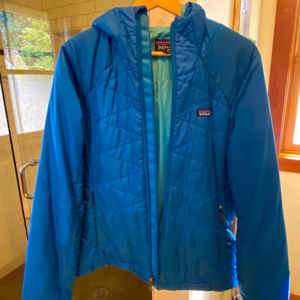 Patagonia women’s nano puff jacket, size L